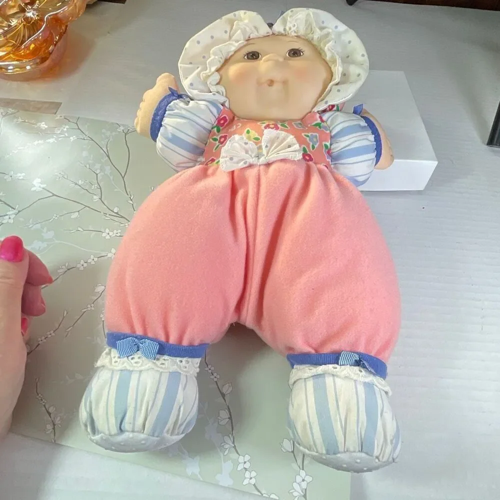 Vintage Cabbage Patch Kids 1995 stuffed rattle doll.